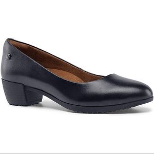 Non-Slip Hospitality Shoes w/ Block Heel